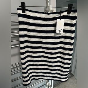 NWT. Diane Von Furstenburg navy and white skirt